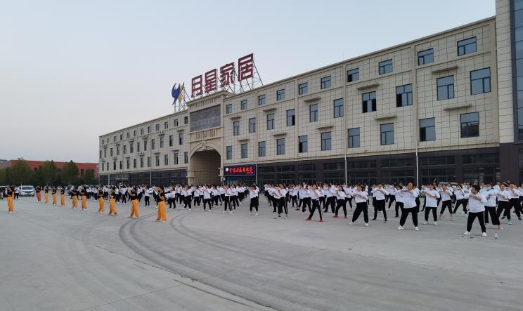 胜管曹县运营中心为弘扬全民健身运动，竟组建了一支“400人舞团”